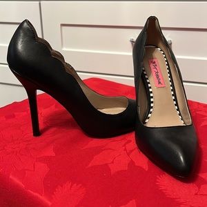 Betsy Johnson 4.5”, Black Leather Heels
